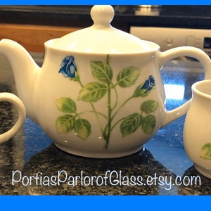 Vintage Blue Rose Teapot & 2 Tea/Coffee Mugs