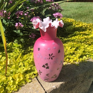 Viktorianische Satin Rosa Glasvase handbemalt