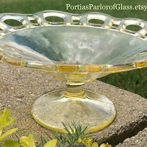 Vintage gelbes Glas 8 1/2&quot; offene Spitze Rand Fußschale