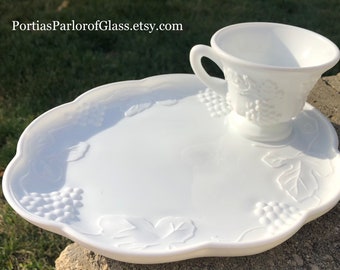 HAGSのCOARSE MILK GLASS 3個セット 1960s “harvest Grape” Milk Glass Snack Set - Etsy