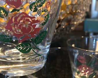 Set mit Vier Pink Rose 8 Unzen Glasbechern