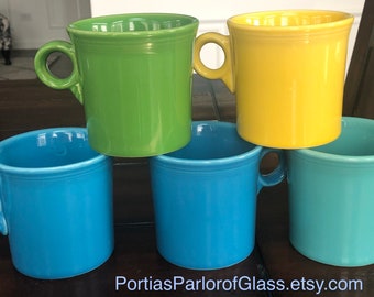 Vintage Fiestaware muggar med "C"-handtag