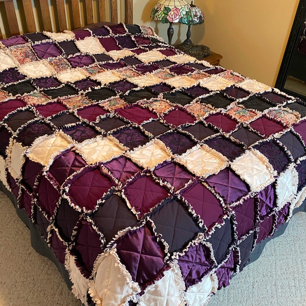 Vino Negro - Queen Size Patchwork Rag Quilt with Pockets