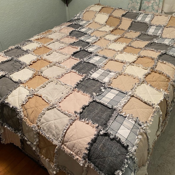 Riverstone - Queen Size Patchwork Rag Quilt with Pockets