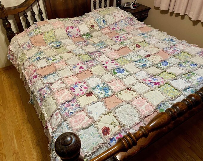 Farmhouse Favorite - Queen Size Patchwork Rag Quilt With Pockets - Etsy