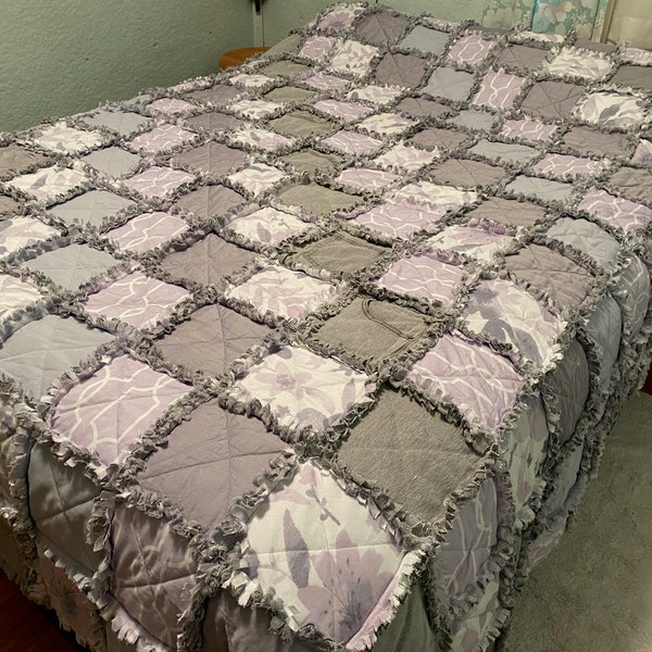 Lilac Mist - Queen Size Patchwork Rag Quilt with Pockets