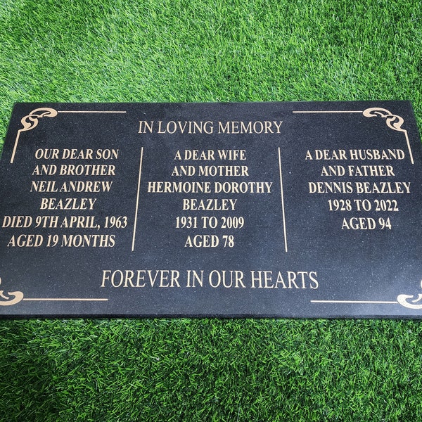 Pierre tombale gravée en granit noir pour 3 personnes : plaque commémorative du cimetière