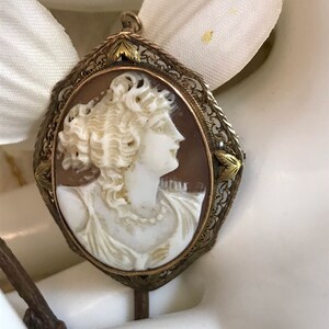 Antique Cameo Pendant Pin Sardonyx Shell 10k Gold circa 19th C Italy