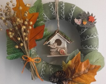 Decoratieve krans herfst vogeldoos vogels bladeren egel handgemaakte handgemaakte decoratie decoratie decoratie