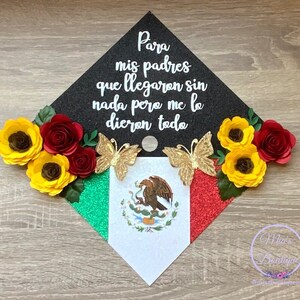 Adorno para birrete de graduación mexicano personalizado con diseño floral de girasol / "Para mis padres"