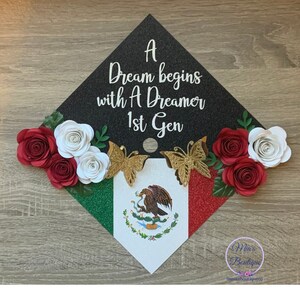 Niestandardowa meksykańska czapka na zakończenie roku akademickiego z kwiatowym słonecznikiem