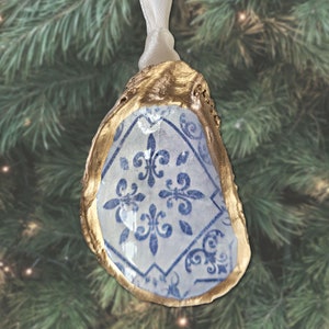 Fleur De Lis Muster Weihnachtsbaumschmuck in Blau und Weiß, Vintage Fliesen New Orleans French Quarter Oyster Shell Ornament Hostessen Geschenk
