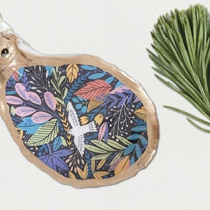 ENVÍO GRATIS Adorno de paloma, colorido, alegre, alegre, pájaro de la jungla, vida silvestre, adorno navideño de ostra, ostra dorada reciclada