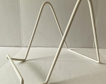 Large Non Adjustable Vinyl Coated Wire Easel 6&quot; x 5&quot; in Black or White