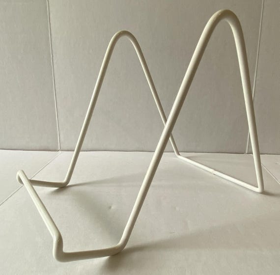Large Non Adjustable Vinyl Coated Wire Easel 6" x 5" in Black or White