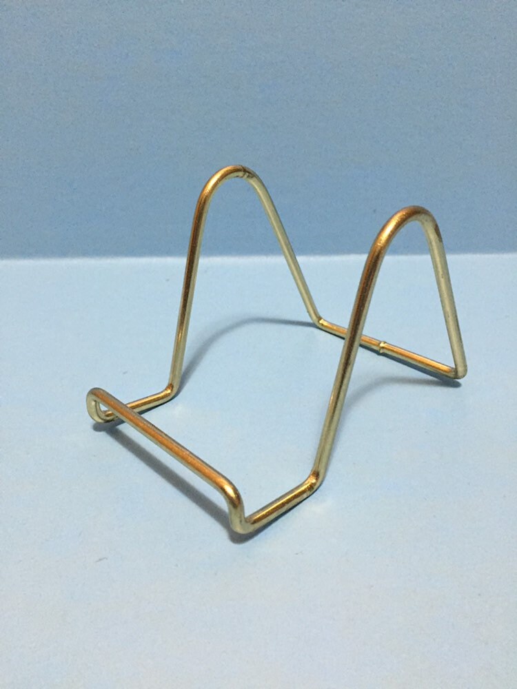 2.5"H Non-adjustable wire easel with Brass plating. 1 dozen