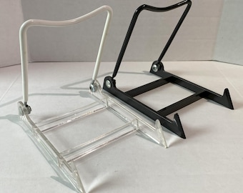 Medium Plastic Display Easel with Coated Wire for Adjusting in Black or White