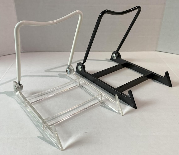 Medium Plastic Display Easel with Coated Wire for Adjusting in Black or White