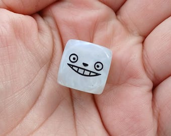 Smiling Face and Leaves Dice - ONE Engraved D6 Dice - 16mm
