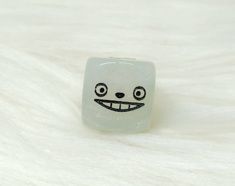 Smiling Face and Leaves Dice - ONE Engraved D6 Dice - 16mm