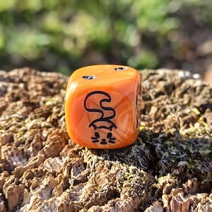 Squirrel and Acorn Dice - ONE Engraved D6 Dice - 16mm