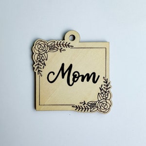 Arquivo SVG de etiqueta quadrada para mãe cortada a laser, pacote SVG de etiqueta de flor para o dia das mães, etiqueta de presente faça você mesmo com flores para a mãe, SVG para GlowForge, download digital
