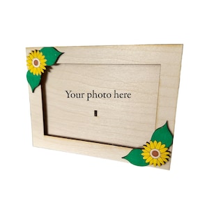 Daisy Flower Photo Frame Laser Cut SVG File, Floral Frame Template, Family Portrait Frame, Glowforge SVG, DIY Perfect Gift for Mom
