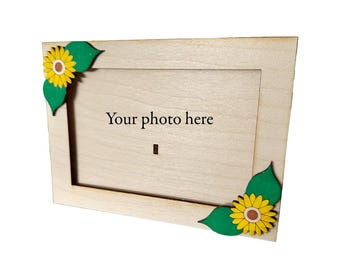 Daisy Flower Photo Frame Laser Cut SVG File, Floral Frame Template, Family Portrait Frame, Glowforge SVG, DIY Perfect Gift for Mom