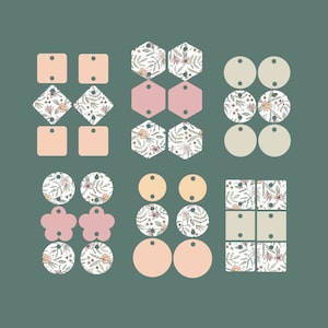 Könnte beinhalten: Satz bedruckbarer Geschenkanhänger mit floralen Designs in verschiedenen Formen, darunter Kreise, Quadrate, Sechsecke und Blumen. Die Anhänger sind in Rosatönen, Beige und Weiß gehalten.