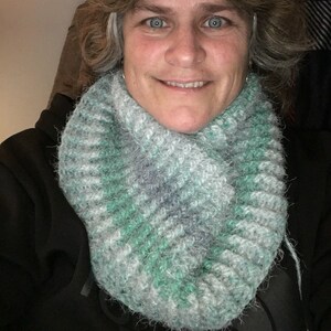 Blauwe tint Hand gemaakt gehaakte cowl, infinity sjaal, geribbelde gehaakte cowl, hand gehaakte cowl, soft & warm, gehaakte infinity cowl, cirkel sjaal