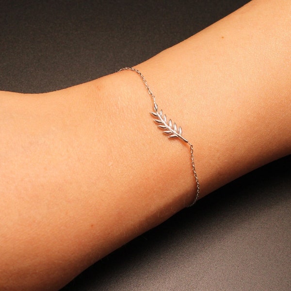 Silver Minimalist Leaf Bracelet Inspired by Nature