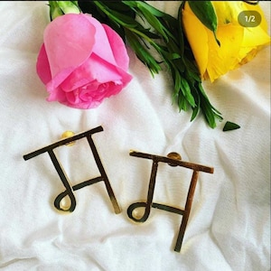 Pendientes iniciales hindi, pendientes de monograma de letras, pendientes hindi iniciales, pendientes indios, pendientes iniciales de oro personalizados, pendientes personalizados