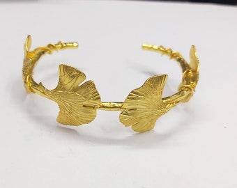 Bracciale martellato in oro, bracciale di dichiarazione, bracciale a polsino, braccialetto per le donne, bracciale a polsino largo in oro, bracciale a polsino aperto, gioielli rustici