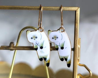 Emaille kat hangoorbellen - 18k vergulde haken