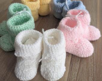 Baby crochet booties // handmade // baby shower // birth // gift // present // newborn // shoe // knitted // boot // pregnancy announcement