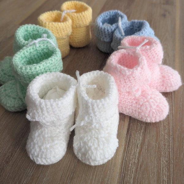Baby crochet booties // handmade // baby shower // birth // gift // present // newborn // shoe // knitted // boot // pregnancy announcement