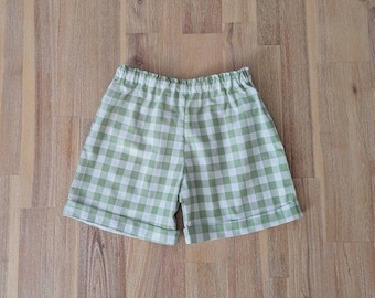 Kids gingham shorts // handmade // green // white // Christmas // sibling set // cotton // unisex // check // boys // girls // gift