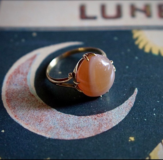 Vintage 18kt Yellow Gold and Agate Ring - image 1