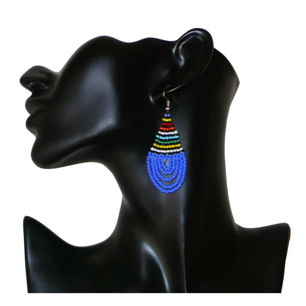 Boucles d'oreilles bleues et multicolores / Bijoux africains zoulous / Tissage traditionnel de perles / Boucles en forme de gouttes
