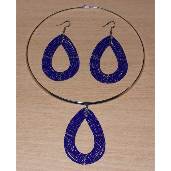 Parure contemporaine de bijoux bleu marine / Bijoux bleus assortis / Boucles d'oreilles Massai chic / Collier avec pendentif / Cadeau femme