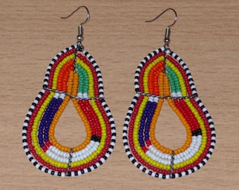 Afrikanische Ohrringe mit orangefarbenen und mehrfarbigen Massai-Mustern – 8,5 cm lang | Afrikanischer Schmuck für Damen