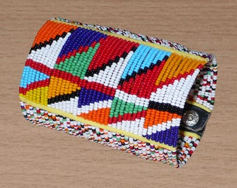 Mehrreihiges afrikanisches Armband mit Massai-Mustern – Länge am Handgelenk 19 cm | Traditioneller afrikanischer Schmuck