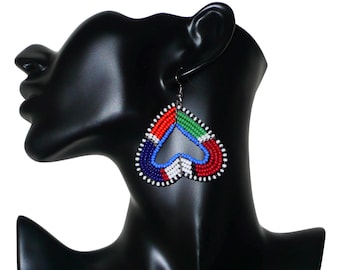 Afrikanische Perlenohrringe in Form umgedrehter Herzen – 6,5 cm lang und 5 cm breit | Ethnischer afrikanischer Schmuck