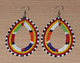 Bunte afrikanische Ohrringe mit traditionellen Maasai-Mustern – 8 cm lang und 4,5 cm breit | Ethnischer afrikanischer Schmuck