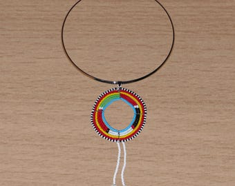 Halskette der Maasai mit langem Anhänger aus Saatperlen und Kaurimuscheln – 26,5 cm lang | Ethnischer afrikanischer Schmuck