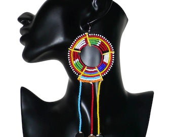 Übergroßer, tribal anmutender Einzelohrring, der für einen asymmetrischen Effekt nur einseitig getragen werden kann – 16 cm lang | Ethnischer afrikanischer Schmuck