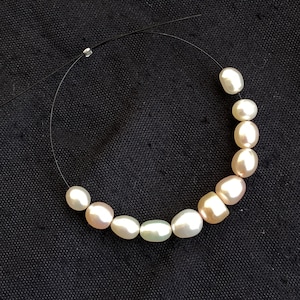 Perlas naturales de Basora extremadamente raras, Perlas naturales reales no cultivadas de Basora, Irak, Perlas de 4 a 6 mm en forma de botón, 11 quilates y 11 cuentas.