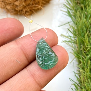 Carved Emerald Pendant: 7.20 CRT Zambian Green Gemstone, 19x12 mm