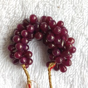 Natural Kenya Ruby Teardrops ___ 6 tot 7,5 mm Druppels ___ 3 Inch 2 Strand ___ 80 Karaat ___ Side Drilled Teardrops ___ July Birthstone.