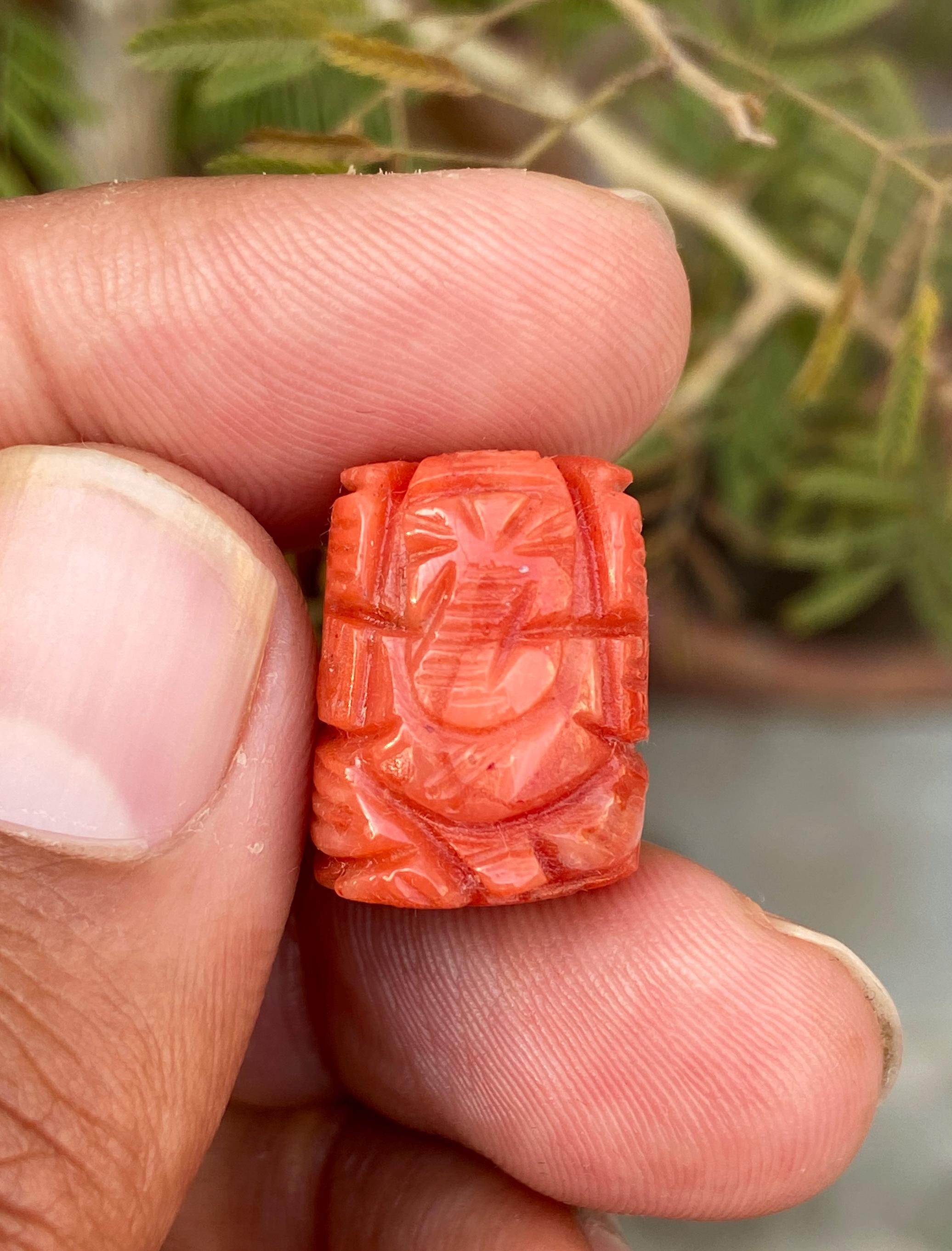イタリア産珊瑚ガネーシャペンダント：17.75カラットの彫刻された宝石 